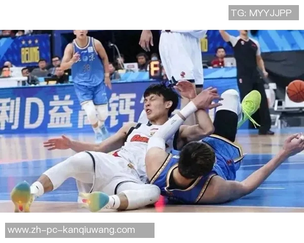 胡明轩关键时刻罚球失误徐杰虽砍21分仍难挽败局